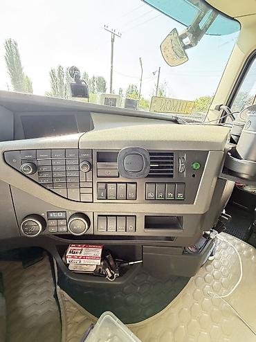 Грузовики: Volvo FH тягач с тентованным полуприцепом - Модель: Volvo FH — 14