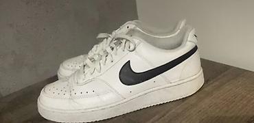 vape mod: Nike patike – model sa klasičnim niskim profilom i Nike Air — 1