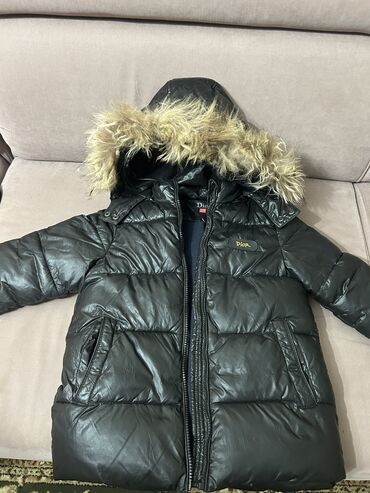 детское куртки: Куртка детская в хорошем состоянии 1000сом на 2-3 годика