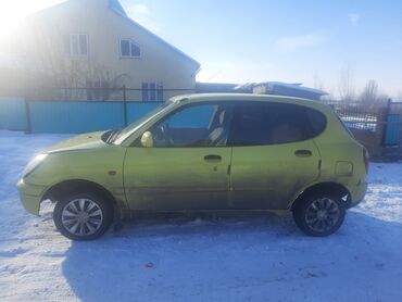 дайха: Daihatsu Sirion: 1998 г., 0.1 л, Механика, Бензин