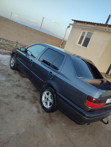 Volkswagen: Volkswagen Vento: 1993 г., 1.8 л, Седан — 4