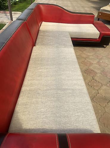 bunk bed: Б/у диваны, кресла, кровать в хорошем состоянии, без запаха. Пишите — 3