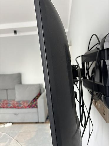ТВ и видео: Телевизор LG, диагональ около 32–37" (по габаритам на стене). Плоская — 2