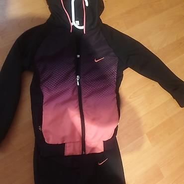 Pantalone: Muske trenerke samo donji deo vel 8 — 9