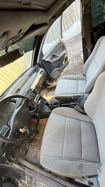 Mazda: Mazda 626: 1991 г., 1.8 л, Механика, Бензин, Седан — 4