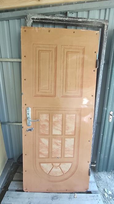 qapilar kataloqu: Metall qapı – taxta fakturalı dekorlu - Material: möhkəm metal korpus — 1
