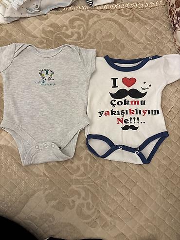 Bodi: Körpə üçün bodylər. Biri 3 manat, İkisi 5 manat. Bir dəfə geyinilib — 1