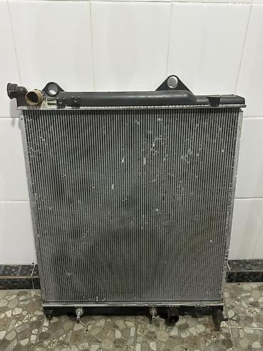 Ehtiyat hissələri: Avtomobil radiatoru və montaj boltları Məhsul təsviri: - Su soyutma — 1