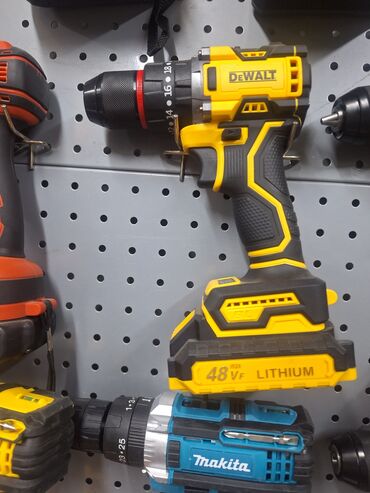 шуруповерт деволт: Аккумуляторная дрель-шуруповерт DeWalt в черно-желтом корпусе