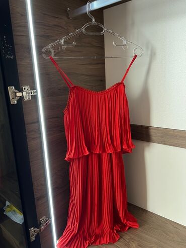 Zeradan alınıb yeni kimi 1 dəfə geyinilib S ölçüyədə uyğundur