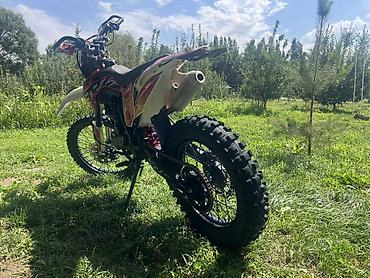 rgb свет: Питбайк/эндуро BRZ (наклейки BRZ, серия MX/Enduro). Яркий красно‑белый — 6