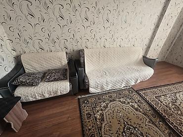 чехол на диван с креслами: Комплект мягкой мебели: прямой диван и кресло в едином стиле. - Диван — 2