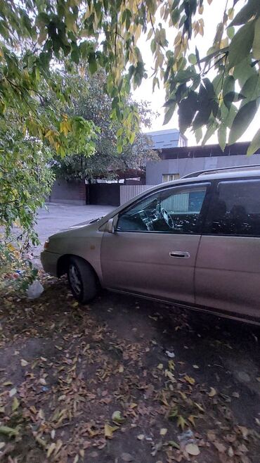 авто лизинг рассрочка: Toyota Gaia: 2001 г., 2 л, Автомат, Бензин, Минивэн