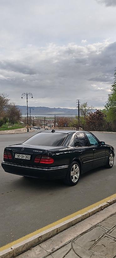 mercedes benz 208 d: Mercedes-Benz E 200: 2 l | 2001 il Sedan — 7