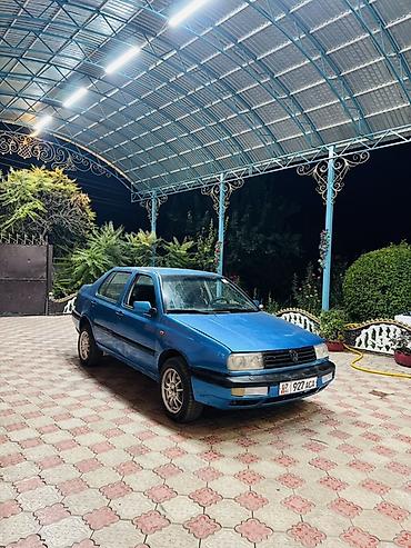 Volkswagen Vento: 1993 г., 2 л, Механика, Бензин, Седан at lalafo.kg Volkswagen Vento: 1993 г., 2 л, Механика, Бензин, Седан