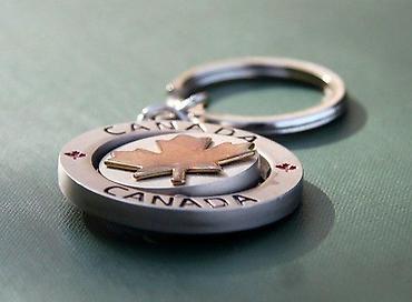 Privesci za ključeve: Kanada, Pariz - masivan, rotirajući privezak - original 2kom. cena za — 6