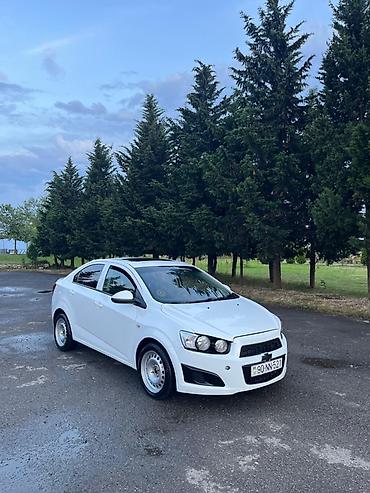 chevralet aveo: Chevrolet Aveo sedan – ağ rəng Əsas xüsusiyyətlər: - Kuzov: 4 qapılı — 3