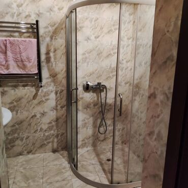 Uzunmüddətli kirayə mənzillər: Bayilda jurnalistərin binasinda 16 mertebeli binanın 9-u mərtəbəsində — 3