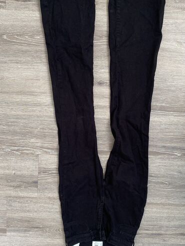джинсы черные: Джинсы и брюки, цвет - Черный, Б/у