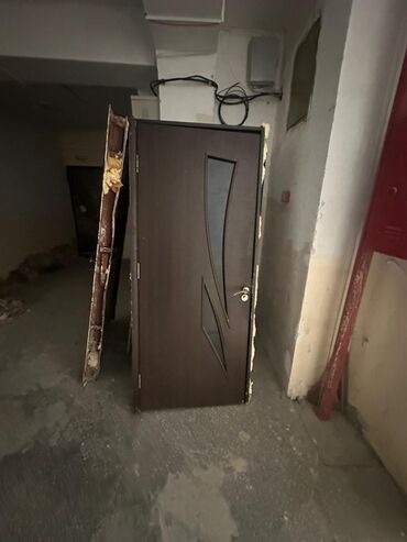 Siyirmə qapılar: Otaq qapısı 3 ədəd 1ədədi 40 Azn ölçü:2.05/90 ünvan:Xırdalan (04/10)