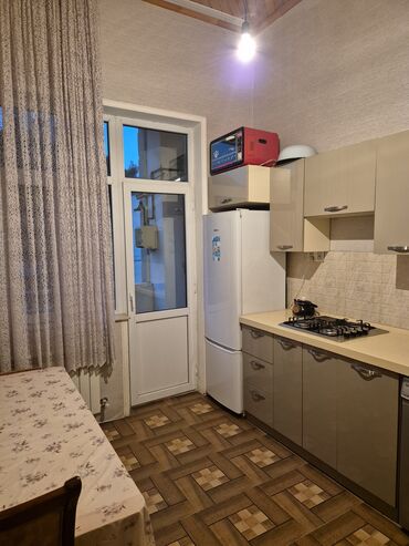 Dekorlar və bəzəklər: 9-cu mikrarayonda Nəsimi metrosuna yaxın 17 mərtəbənin 2 ci — 18