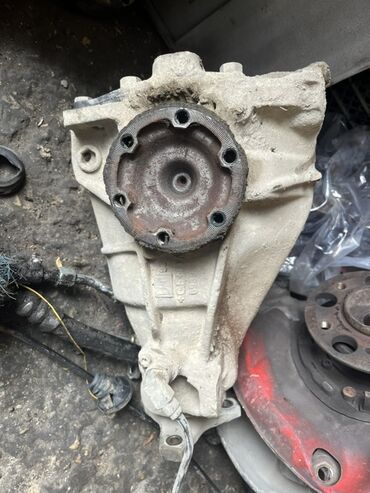 Digər avtomobil ehtiyat hissələri: Mercedes w124 kuza, yeşka. 2.2 avtomatın üstündən çıxan mostdur. 3.07