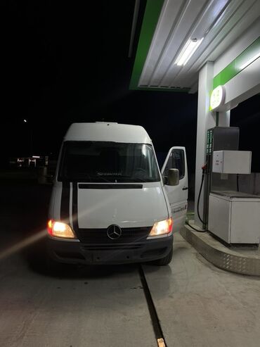 хочу купить скутер: Белый фургон Mercedes-Benz Sprinter, макси база, оснащенный черными