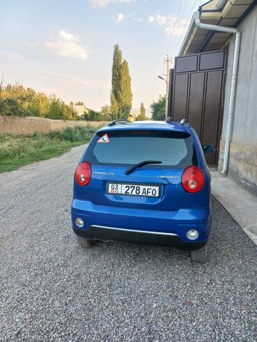опель зафира б: Синий хэтчбек Chevrolet Spark, модель 2005 года, с механической