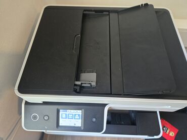 Kompüter ehtiyyat hissələri: Ağ və qara rənglərdə olan bu Epson printeri sənədlərin çapı, surətinin