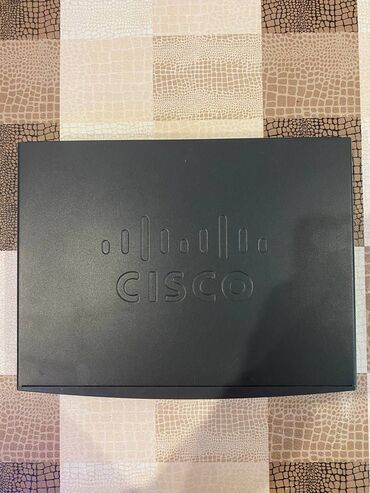 Мониторы: Kommutator Cisco 820. Sertifikata hazırlamaq üçün alınıb, tam işlək