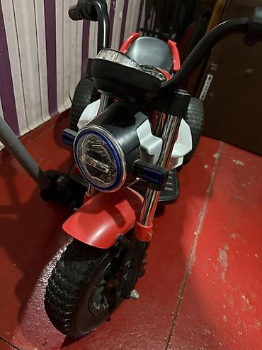 Uşaq üçün elektrik maşınları: Uşaq elektrik motosikleti (3 təkərli) 650manata alınıb 250 manata — 4