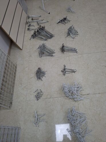 Vitrin üçün aksesuarlar: Salam.setka vitrinlər satılır. 5ədəd 90×180a. 4 ədəd 60×120ə. 3ədəd — 2