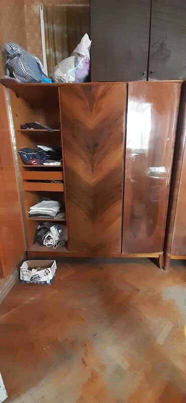 İşlənmiş, Açılan, 3 qapılı Düz dolab, Şifonyer, Rumıniya