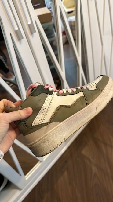 Digər: Unisex idman ayaqqabısı - Stil: low/mid-top sneaker - Rənglər