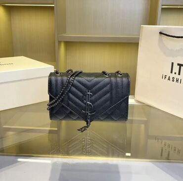 женскую сумку серого цвета: Продаю новую стильную сумочку, по очень выгодной цене Мы интернет