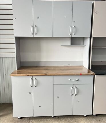 Кухонные гарнитуры: Кухонный гарнитур модульный, белый, с тёмной столешницей. Состав и — 18