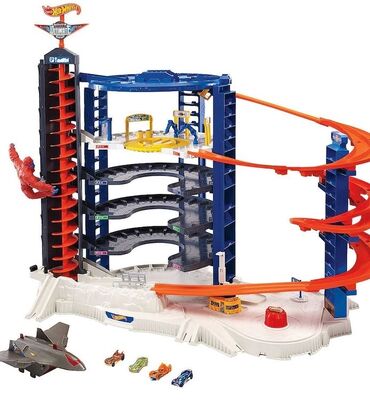 трансформеры на радиоуправлении: 1000 manata alinib240 azn satilir.Hot Wheels Super Ultimate Garage –