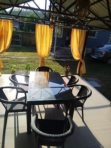 hokmelide heyet evi: QƏBƏLƏNİN Vəndam kəndində yerləşən Dağ mənzərəsi olan həyət evi — 10
