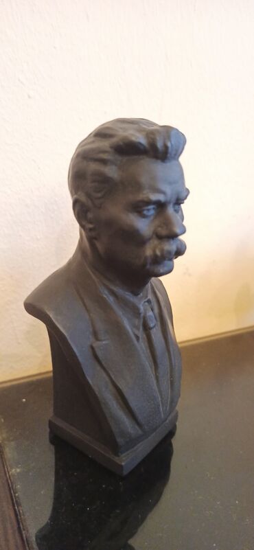 Qədim tikiş maşınları: Məhsul: Singer mexaniki tikiş maşını (antik model) Xüsusiyyətlər: - — 23