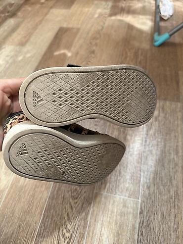 Детская обувь: Детские кроссовки Adidas с леопардовым принтом. - Бренд: Adidas — 3