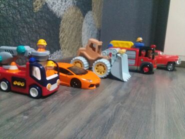 Oyuncaqlar: Uşaq üçün oyuncaq avtomobil və texnika dəsti Tərkib: - Qırmızı rəngli — 1