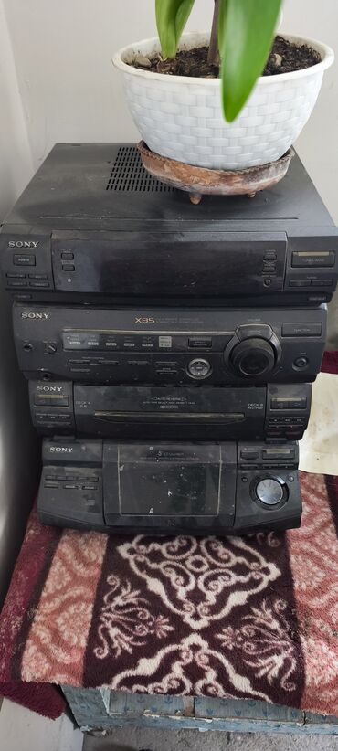акустические системы со встроенным fm приемником мощные: Музыкальный центр Sony, состоящий из нескольких блоков: усилителя
