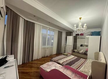срочно продаётся квартира в районе ошского рынка: 4 комнаты, 127 м², Элитка, 3 этаж, Дизайнерский ремонт