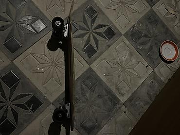 2 tekerli scooter: Taxta gövdəli retro üslubda longboard/skateboard. Xüsusiyyətlər: - — 4