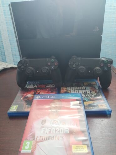 rucne konzole: PS4 (Sony Playstation 4)