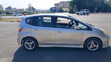 bud e9: Honda Fit: 2011 г., 1.5 л, Механика, Бензин, Хэтчбэк — 7