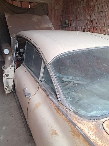 bauer novi sad: Klasični američki automobil – karoserija sa karakterističnim — 7