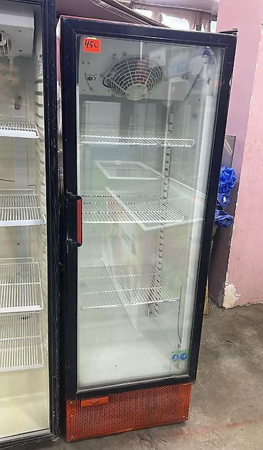 Vitrin tipli içki soyuducusu - Şüşə qapılı, tək qapı - Daxildə