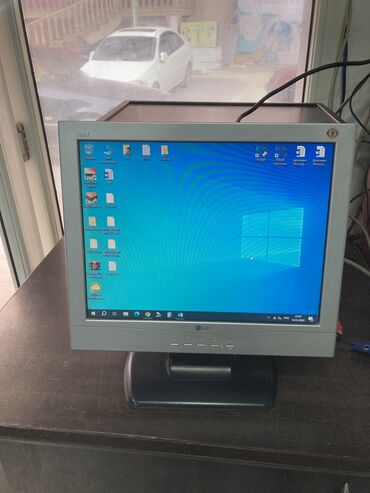 Monitorlar: 15 lik LG monitor satilir.Islemeyinde hec bir problemi yoxdur.Normal