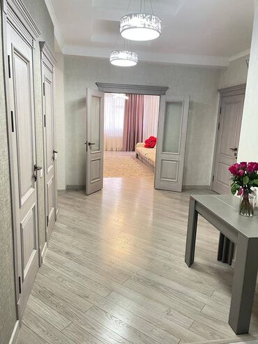 Продажа квартир: 4 комнаты, 145 м², 2 этаж, Евроремонт